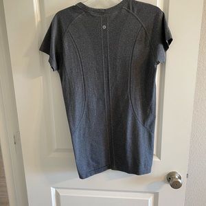 Lululemon grey T-shirt